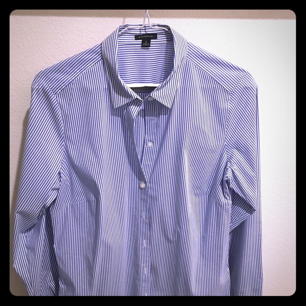 Ann Taylor women’s tailored dress shirt size M